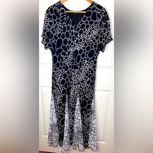 The Pyramid Collection Black and White Circles Abstract Pleated Maxi Dress 1X